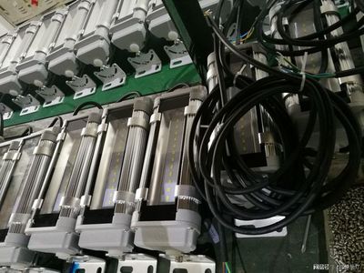 磁鐵吸附LED燈具--強(qiáng)磁照明電器